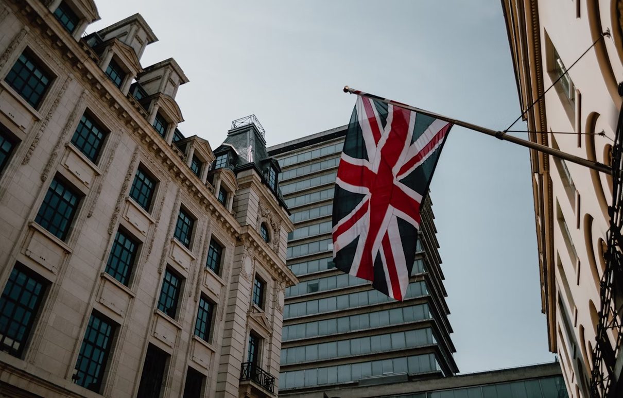 Salaries in the UK: Income dynamics