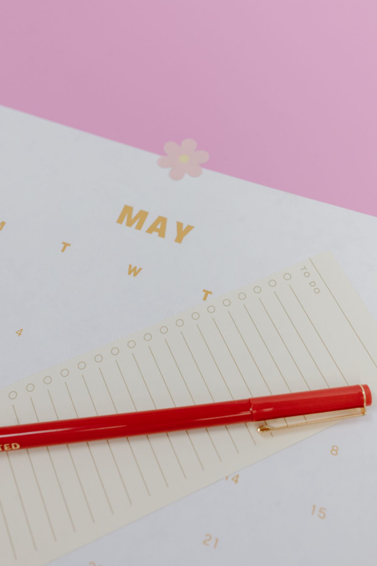 A pen beside to do list paper