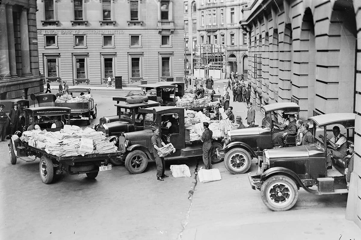 Newspapers being loaded, Sydney, 1920